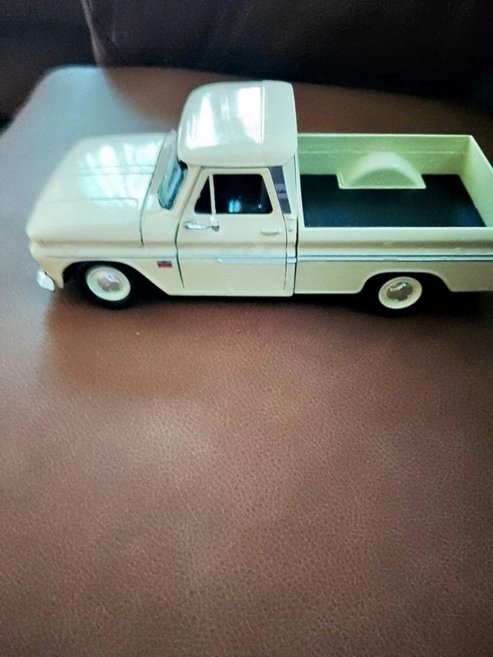 MotorMax 1966 Chevrolet C10 Fleetside Pickup